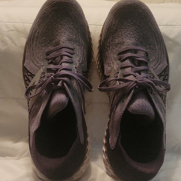 New Balance Gray/Black Fresh Foam 1080 Sneakers - Picture 5 of 9